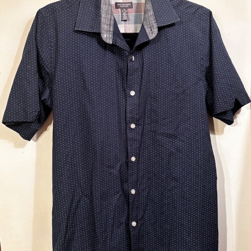 Van Heusen Never Tuck Mens Short Sleeves Shirt M 15-15 1/2 Button Down - Picture 9 of 9